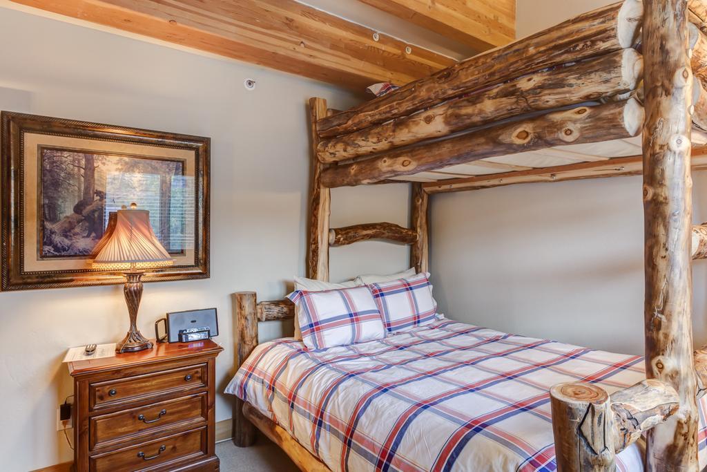 Portico Villa Park City Room photo