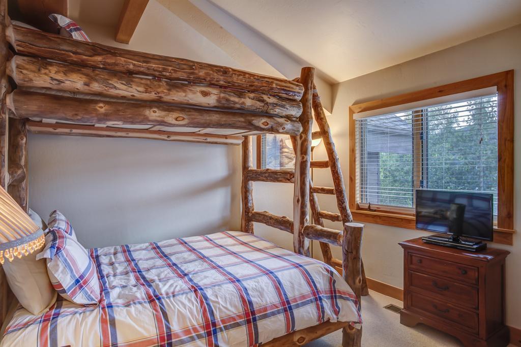 Portico Villa Park City Room photo