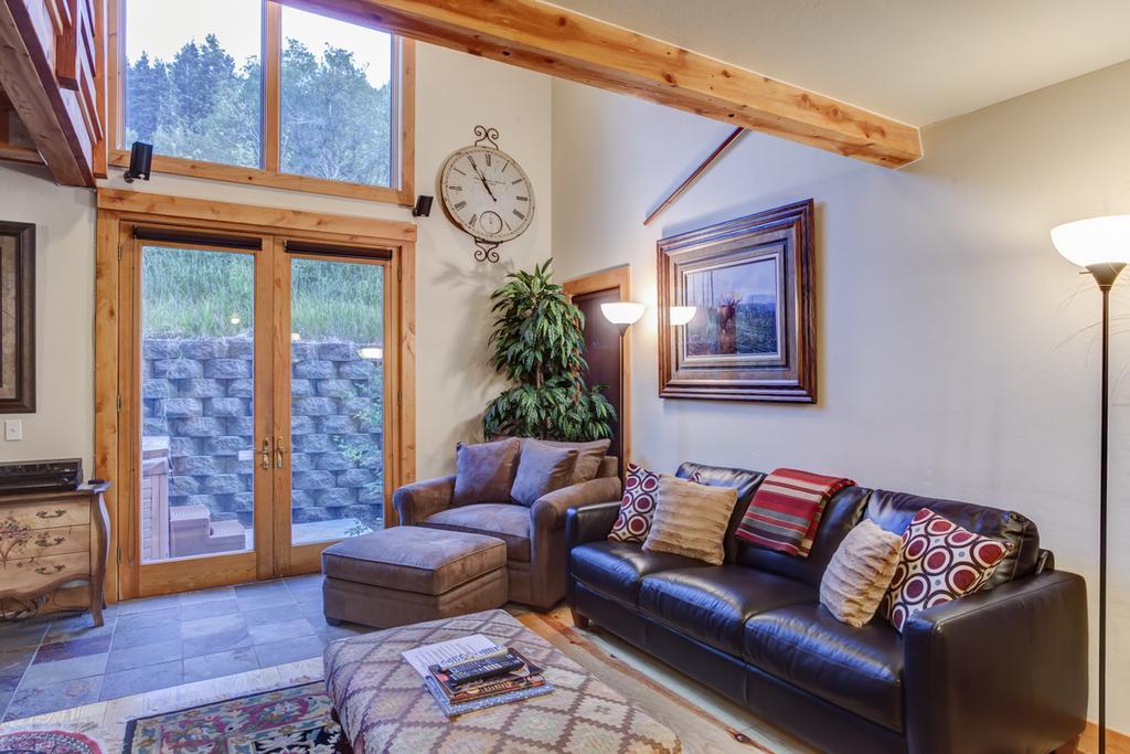 Portico Villa Park City Room photo