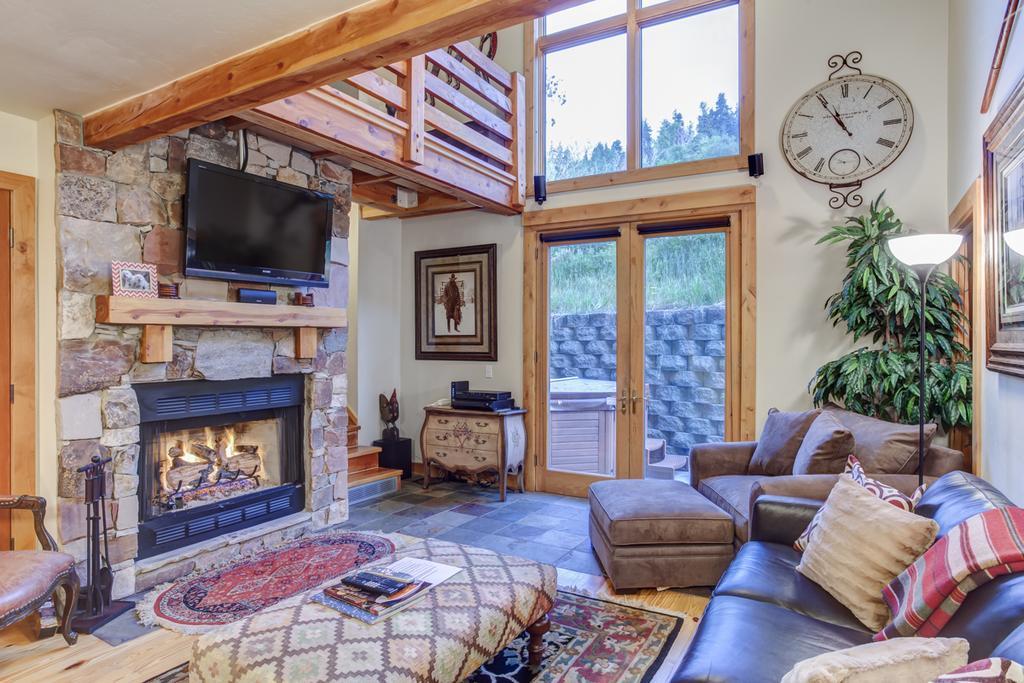 Portico Villa Park City Room photo