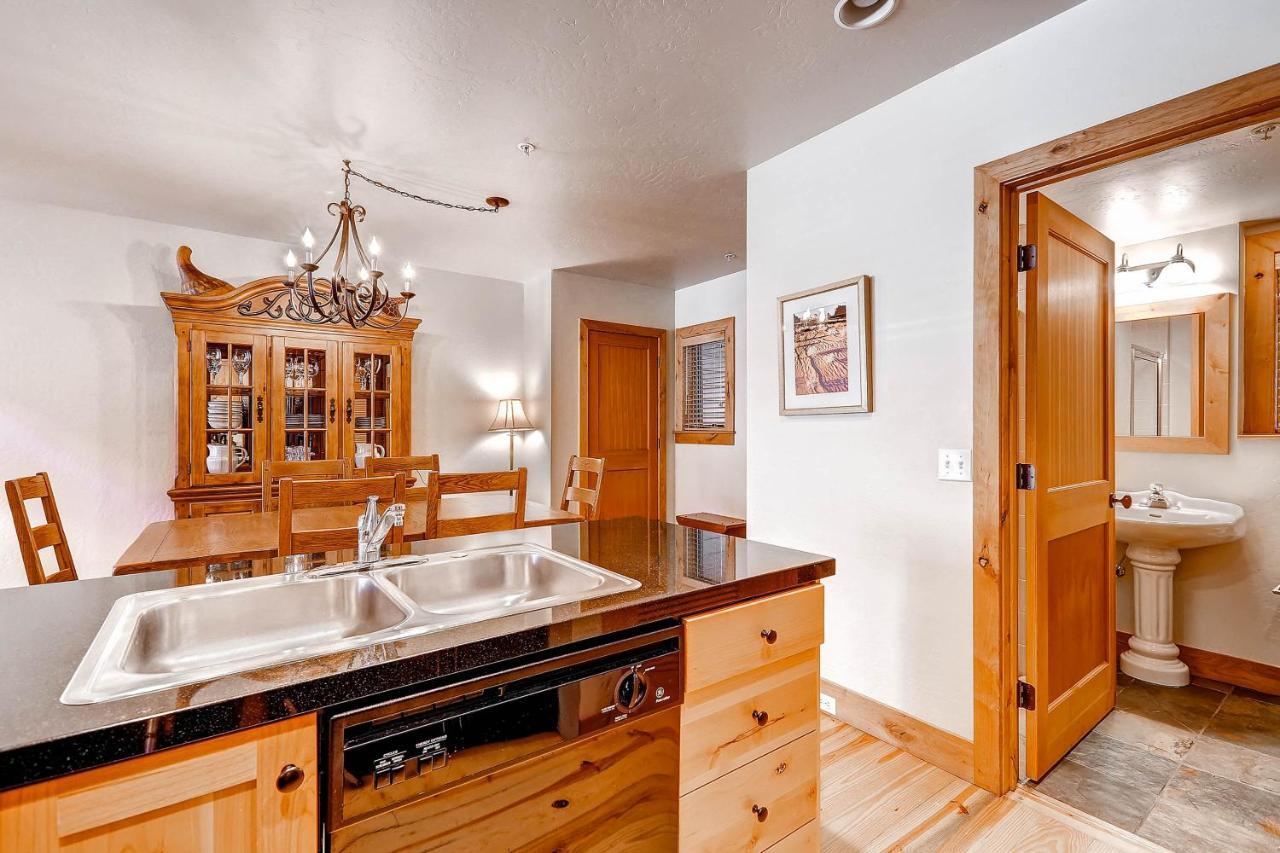 Portico Villa Park City Room photo