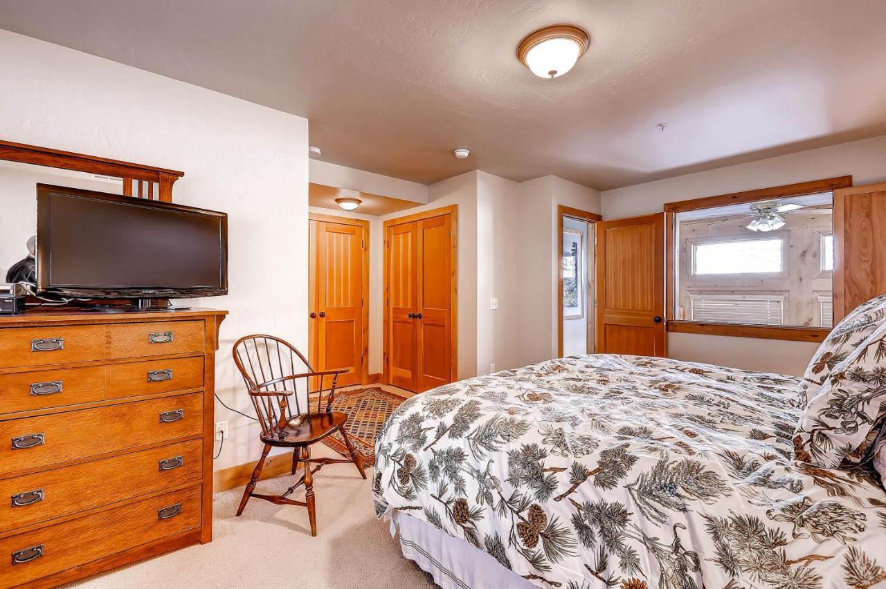 Portico Villa Park City Room photo