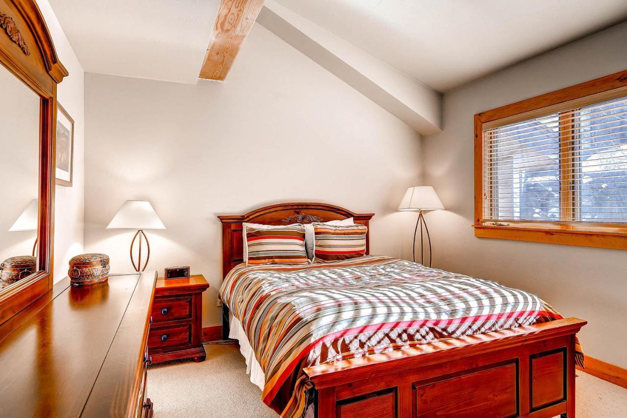 Portico Villa Park City Room photo
