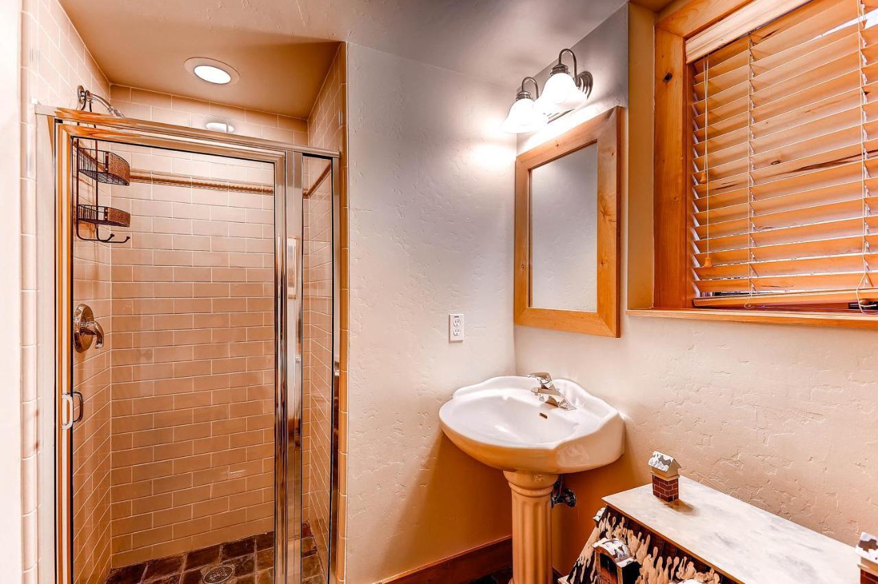 Portico Villa Park City Room photo