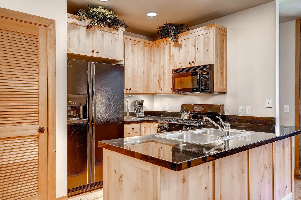 Portico Villa Park City Room photo