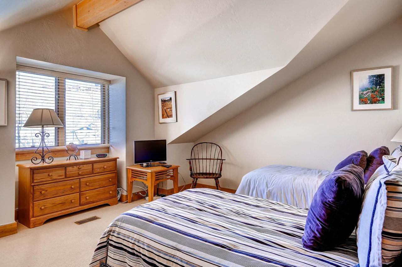 Portico Villa Park City Room photo
